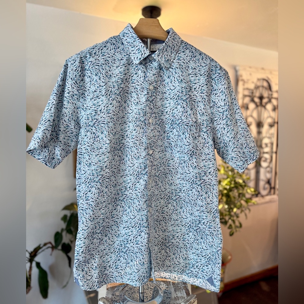 Men's Blue Shark Patterned Short Sleeve Beach Vacation Shirt Medium